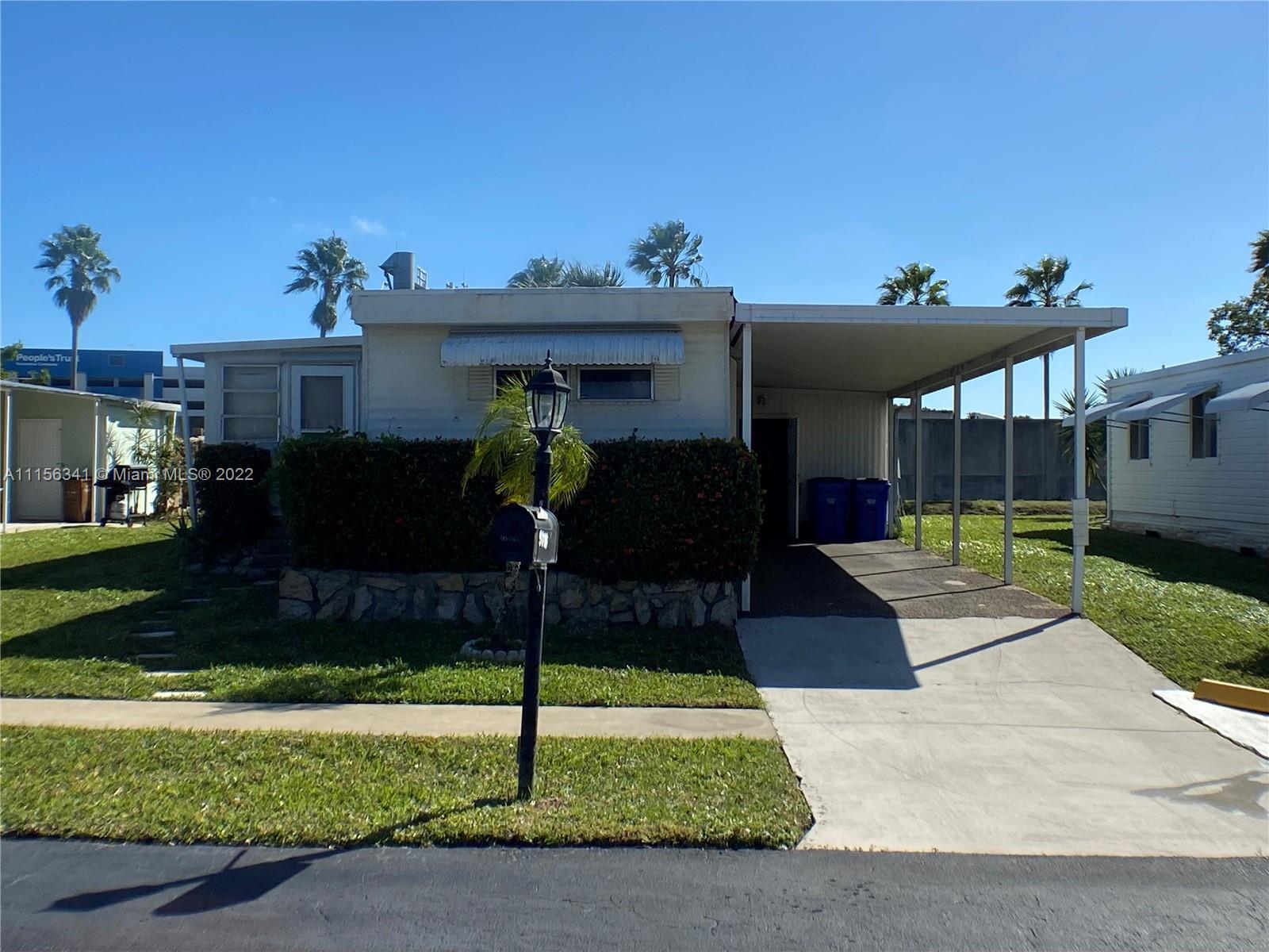 5318 NW 1st Ave, Deerfield Beach FL 33064 photo 2