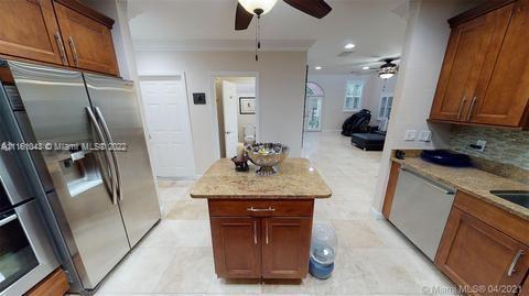 2490 NE 22nd St, Pompano Beach FL 33062 photo 2
