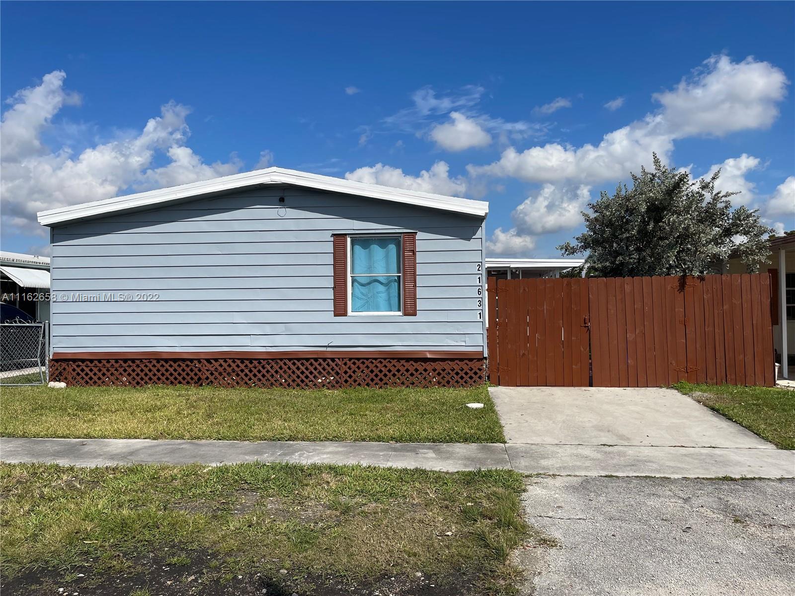21631 NW 3rd St, Pembroke Pines FL 33029 photo 2