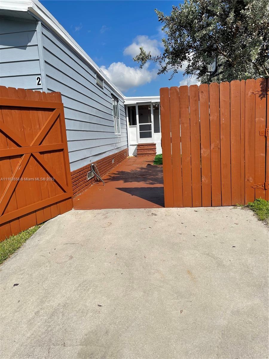 21631 NW 3rd St, Pembroke Pines FL 33029 photo 4