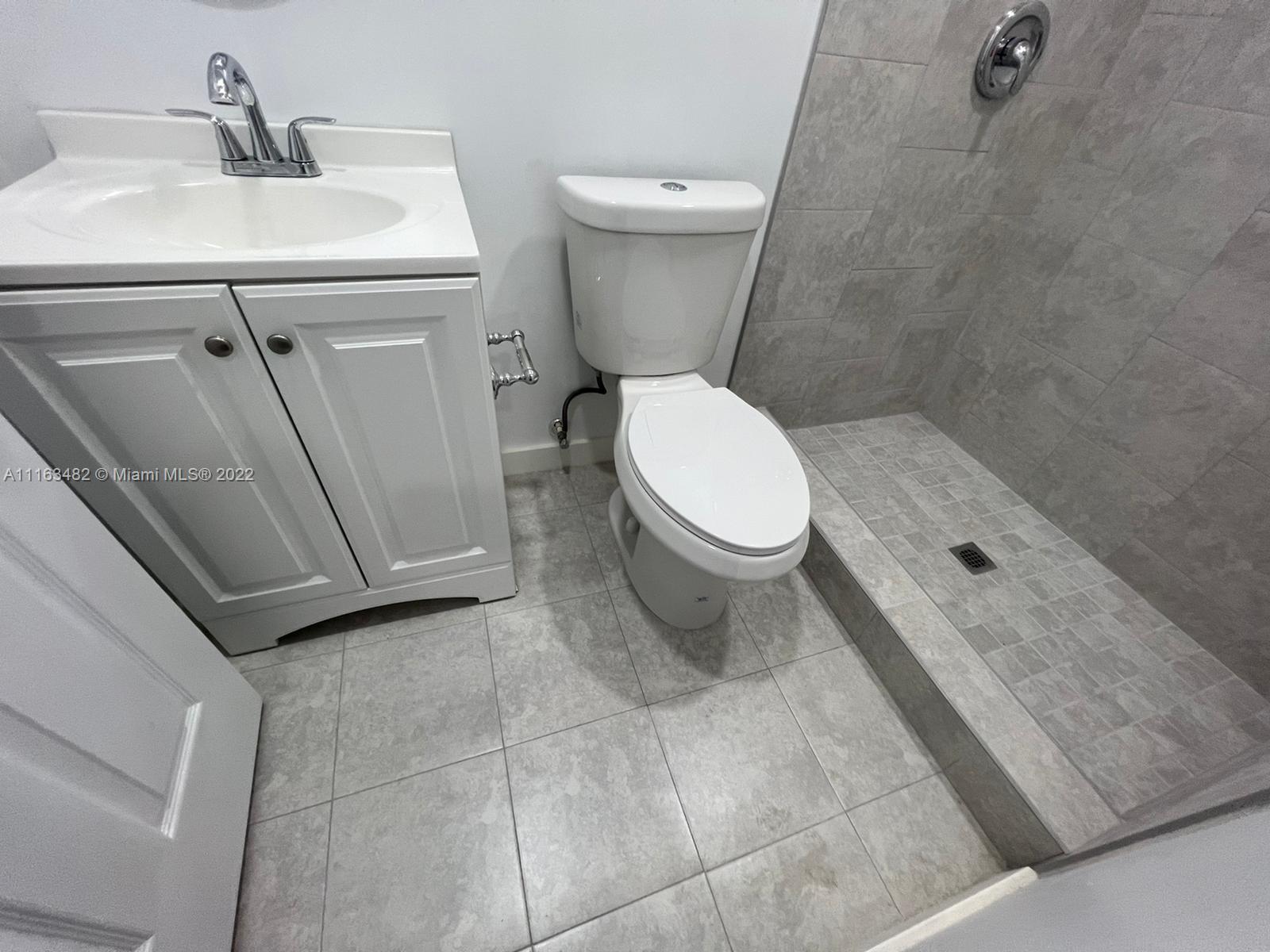 16667 SW 52nd St, Miami FL 33185 photo 2