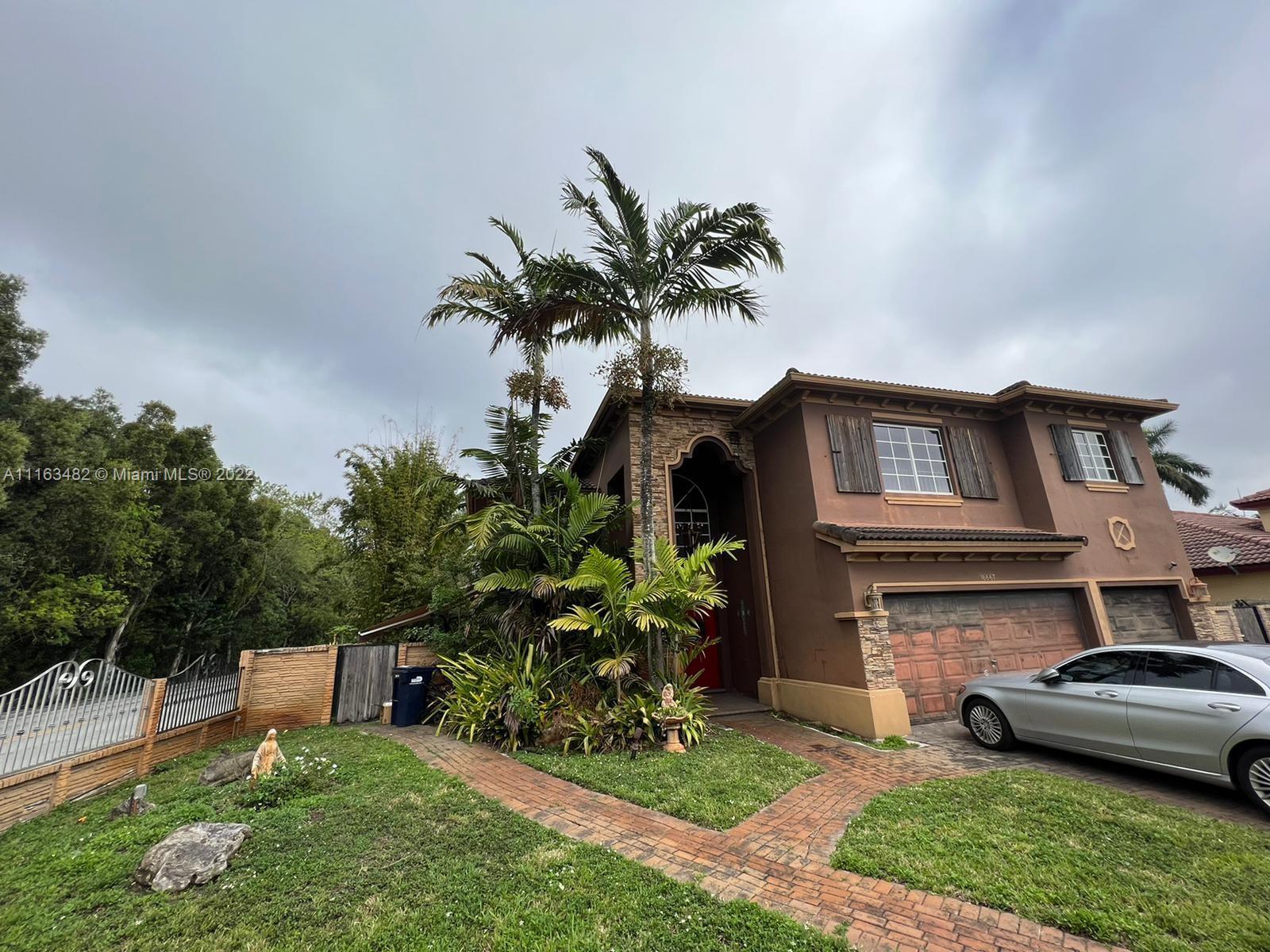 16667 SW 52nd St, Miami FL 33185