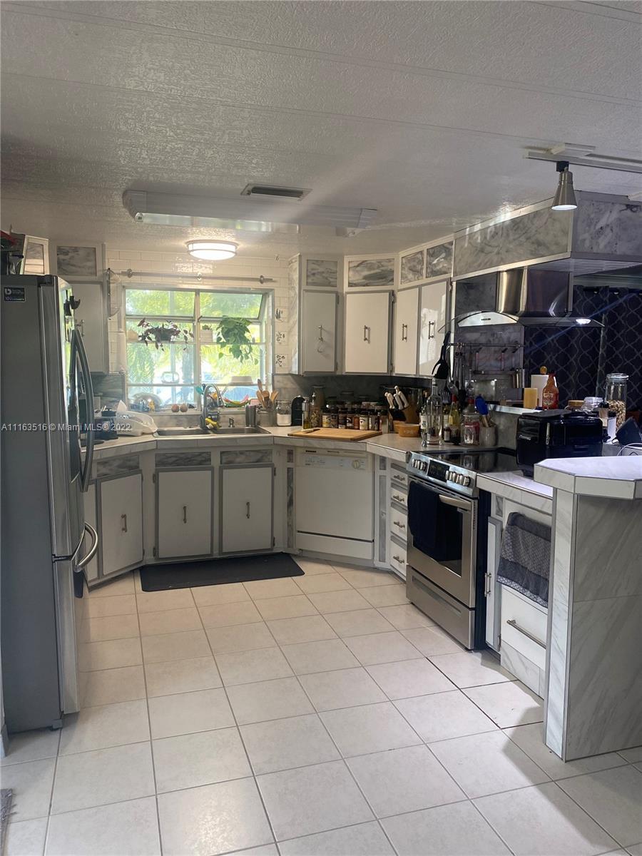 651 NW 217th Way, Pembroke Pines FL 33029