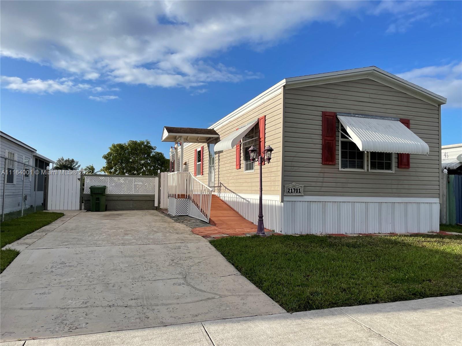 21701 S Heritage Cir, Pembroke Pines FL 33029
