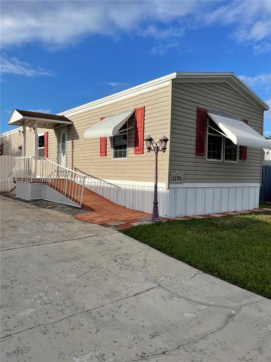 21701 S Heritage Cir, Pembroke Pines FL 33029 photo 4