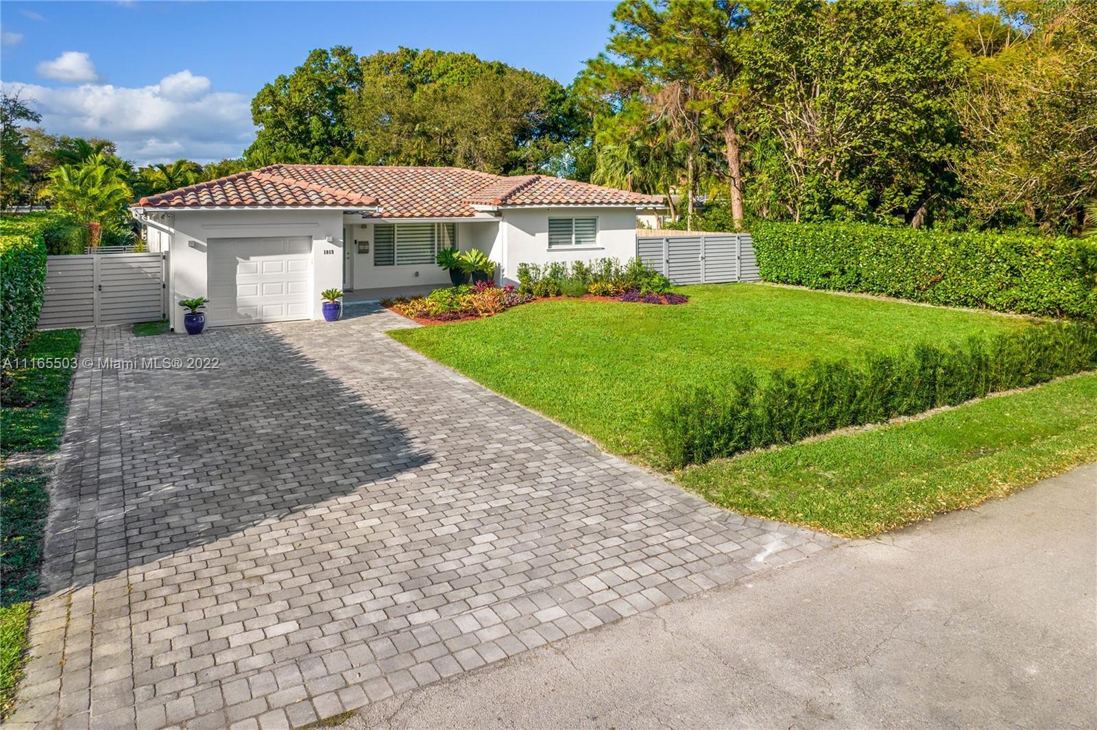 1019 NE 115th St, Biscayne Park FL 33161 photo 3
