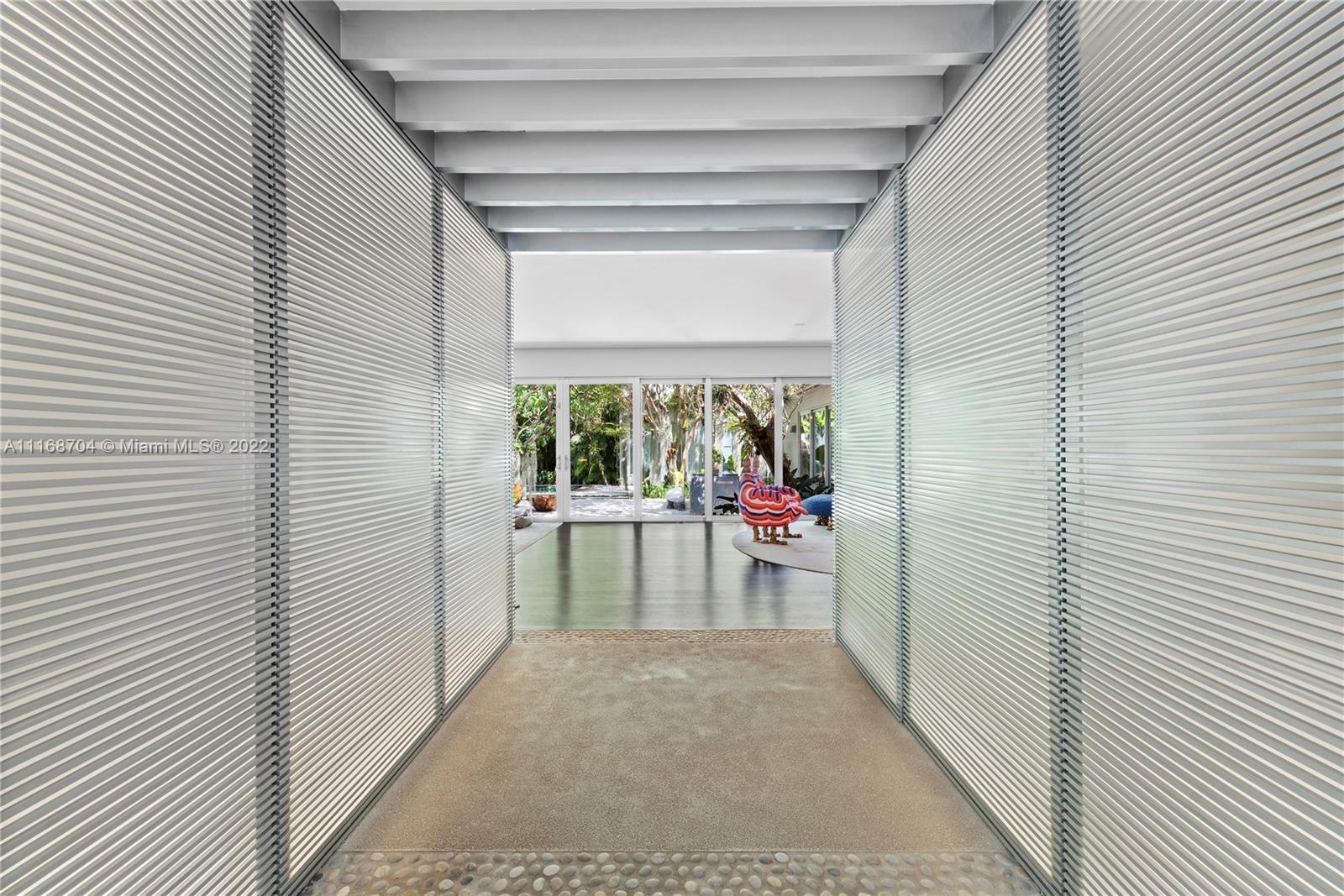 11 La Gorce Cir, Miami Beach FL 33141 photo 3