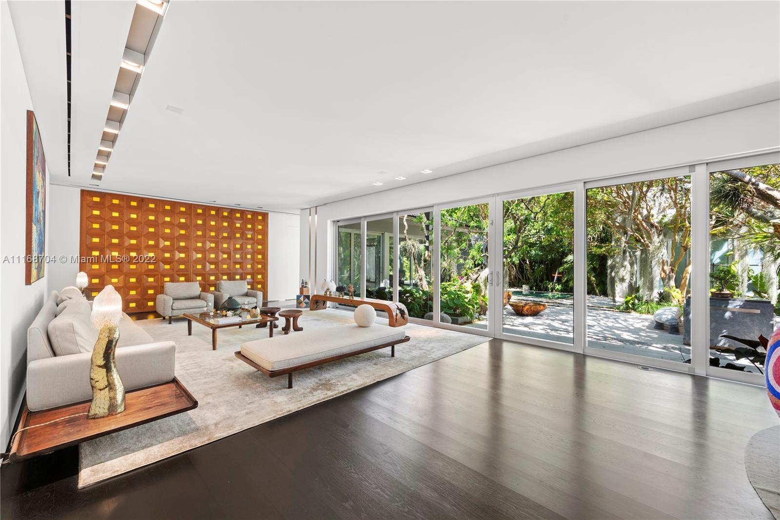 11 La Gorce Cir, Miami Beach FL 33141 photo 4