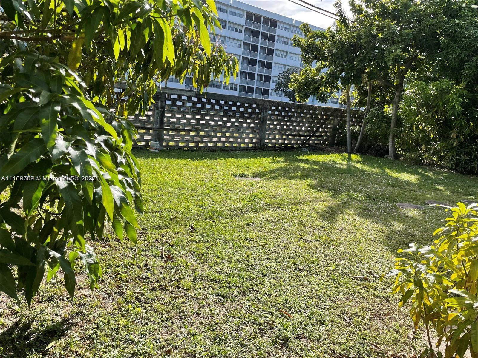 6500 Emerald Lake Dr, Miramar FL 33023 photo 3