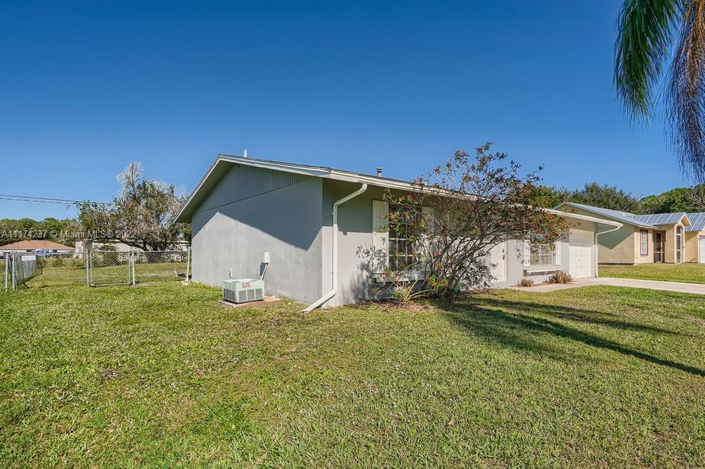 325 NW Fairfax Avenue, Port St. Lucie FL 34983 photo 2