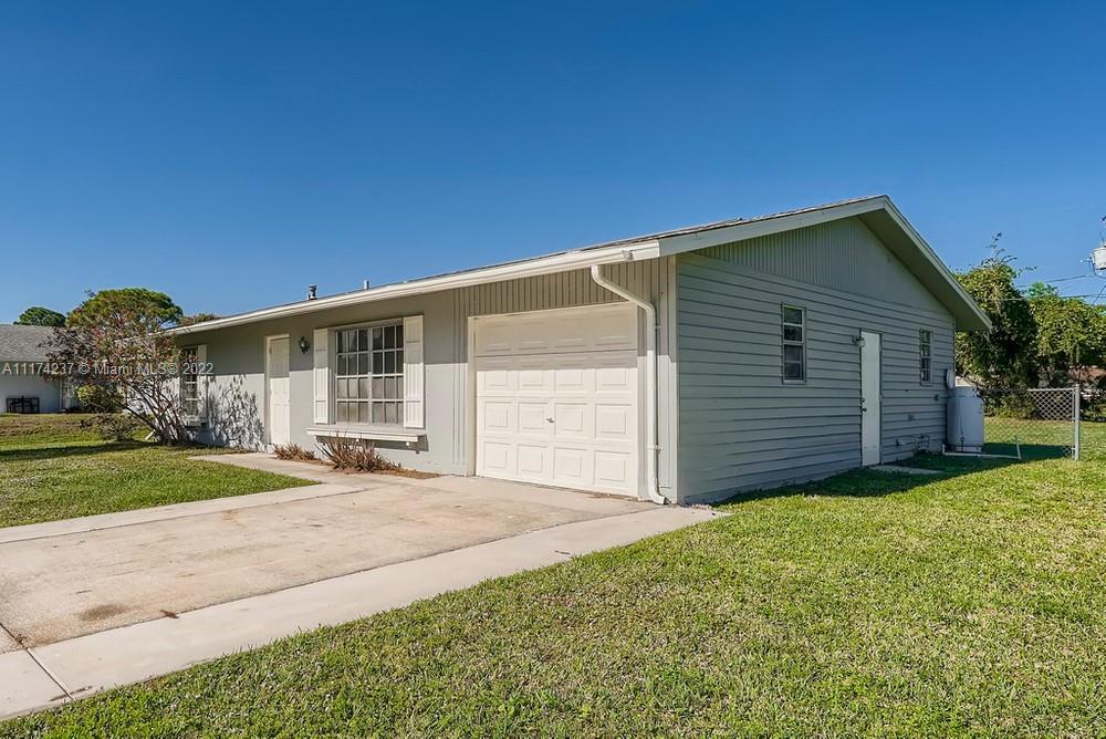 325 NW Fairfax Avenue, Port St. Lucie FL 34983 photo 3