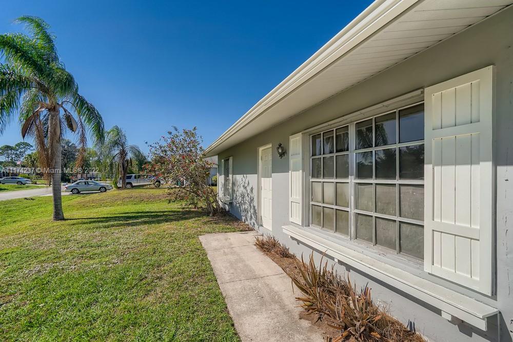 325 NW Fairfax Avenue, Port St. Lucie FL 34983 photo 4