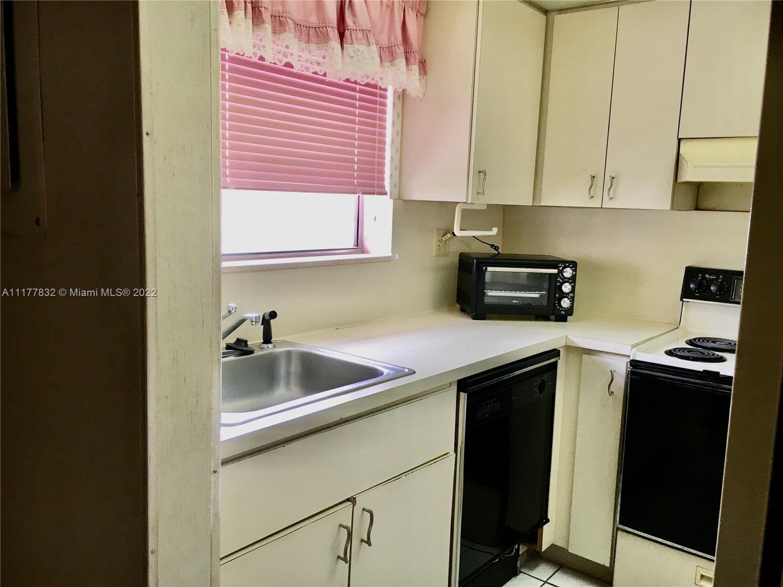 Sweetwater, FL 33174 photo 4