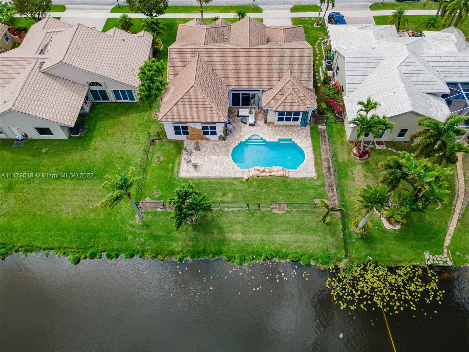2864 E Abiaca Cir, Davie FL 33328 photo 2