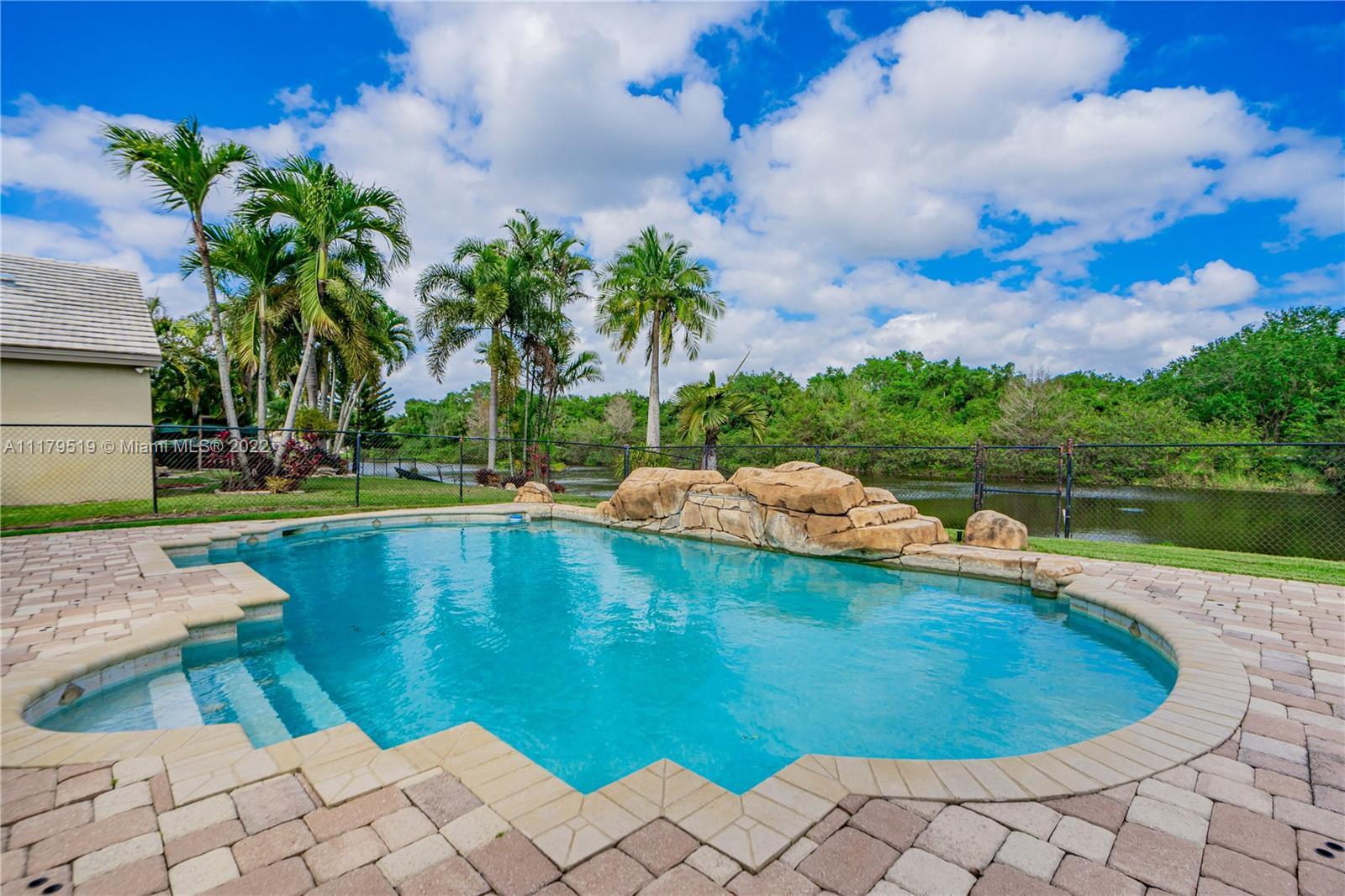2864 E Abiaca Cir, Davie FL 33328