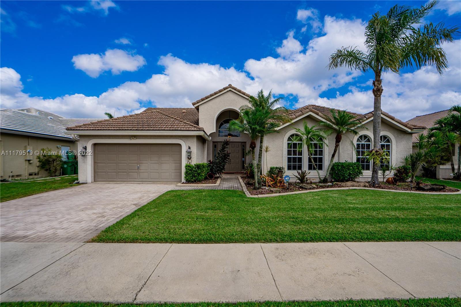 2864 E Abiaca Cir, Davie FL 33328 photo 4