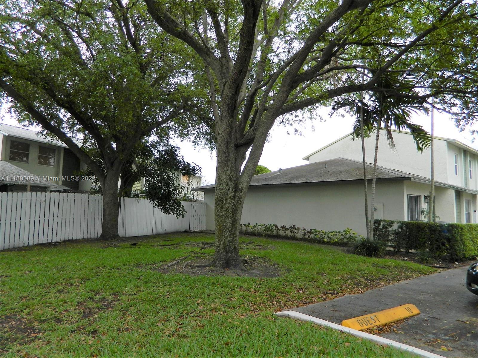 899 Crystal Lake Dr # 899, Deerfield Beach FL 33064