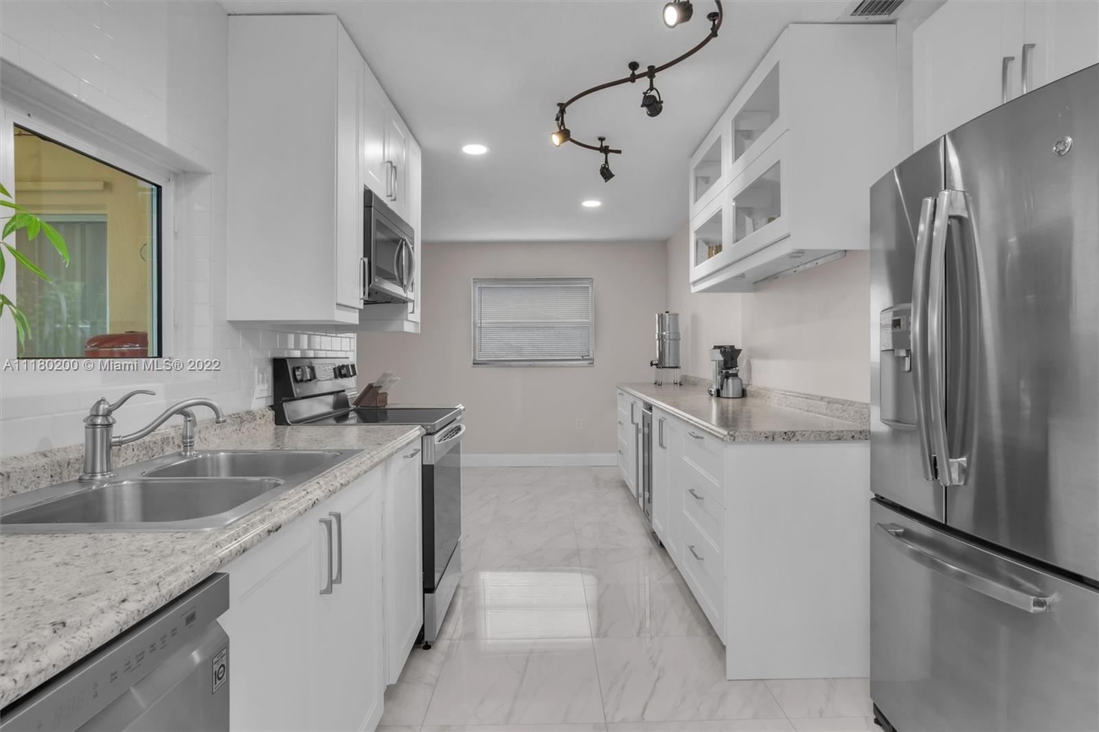 8960 NW 8th St, Pembroke Pines FL 33024 photo 3