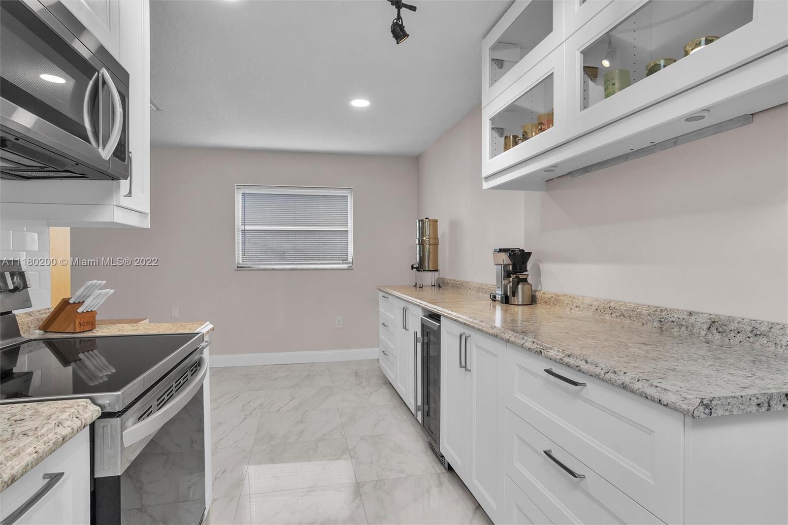 8960 NW 8th St, Pembroke Pines FL 33024 photo 4