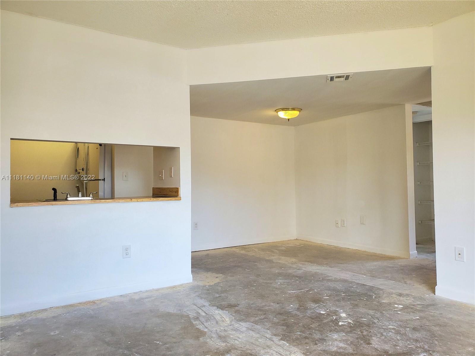 15324 SW 72 st # 11, Miami FL 33193
