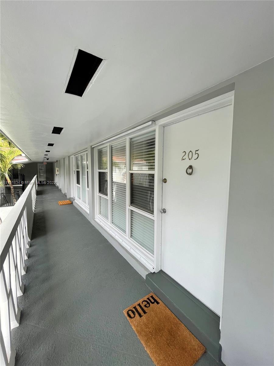 35 Edgewater Dr # 205, Coral Gables FL 33133
