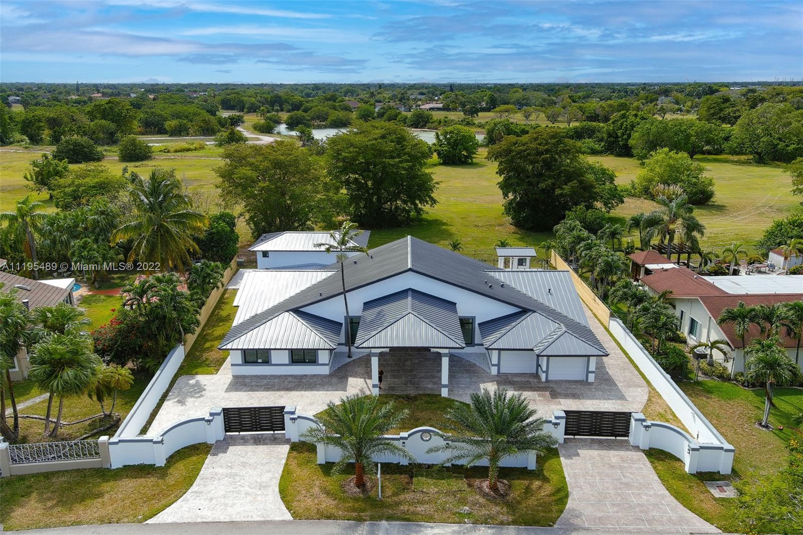 9410 E Calusa Club Dr, Miami FL 33186