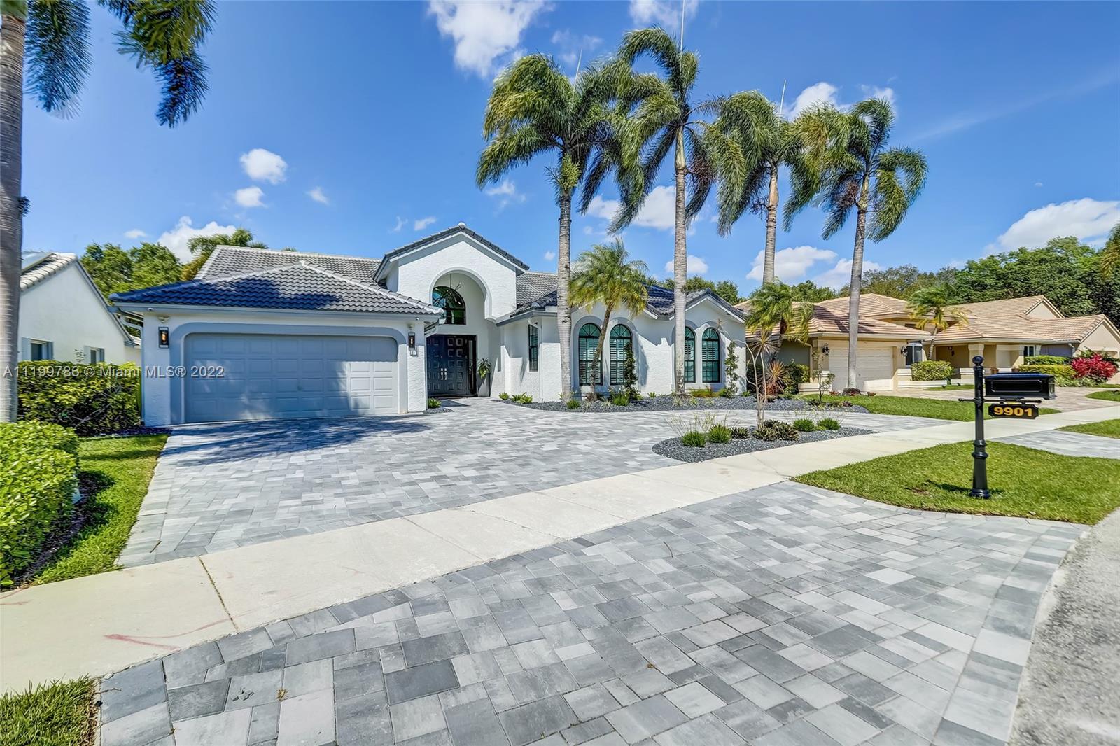 9901 N Abiaca Cir, Davie FL 33328