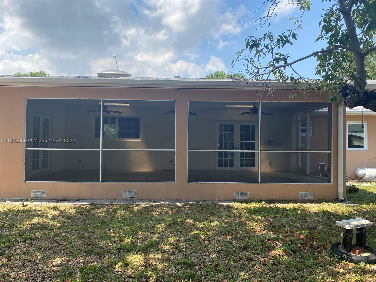 630 SE 8th Place, Hialeah FL 33010 photo 2