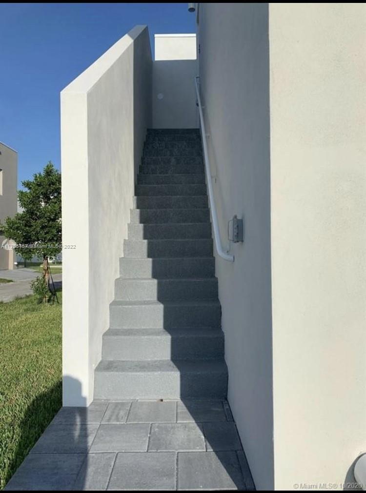 6611 NW 102nd Path, Doral FL 33178