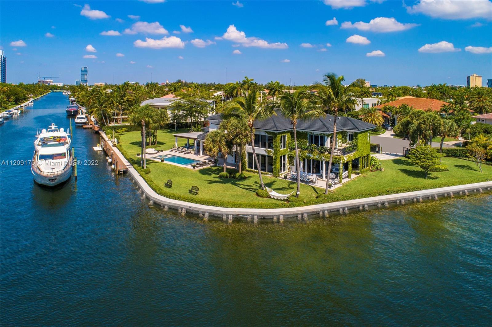 101 Holiday Dr, Hallandale Beach FL 33009 photo 3