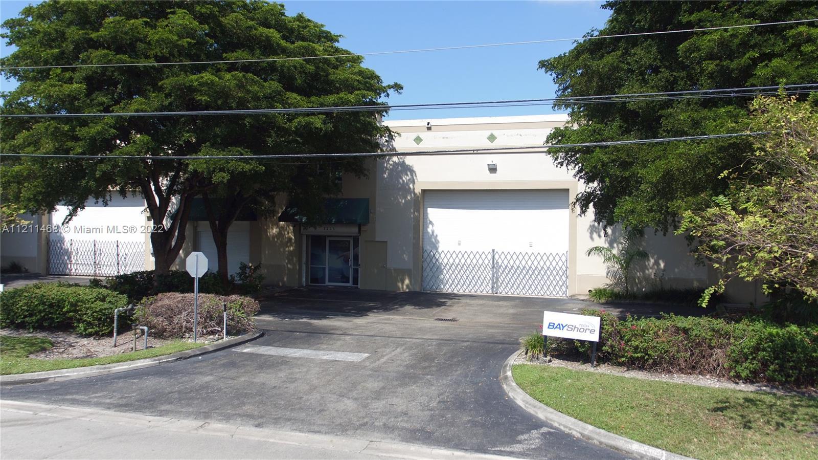 8221 NW 30th Ter, Doral FL 33122