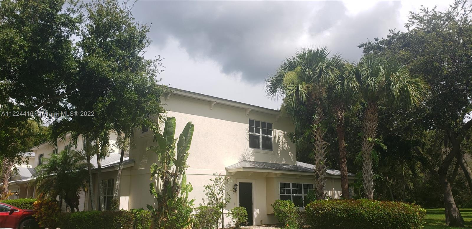 2700 Creekside Dr, Fort Pierce FL 34981 photo 2