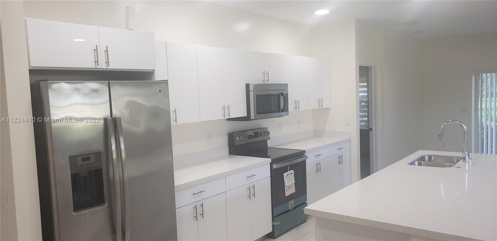 2700 Creekside Dr, Fort Pierce FL 34981 photo 3