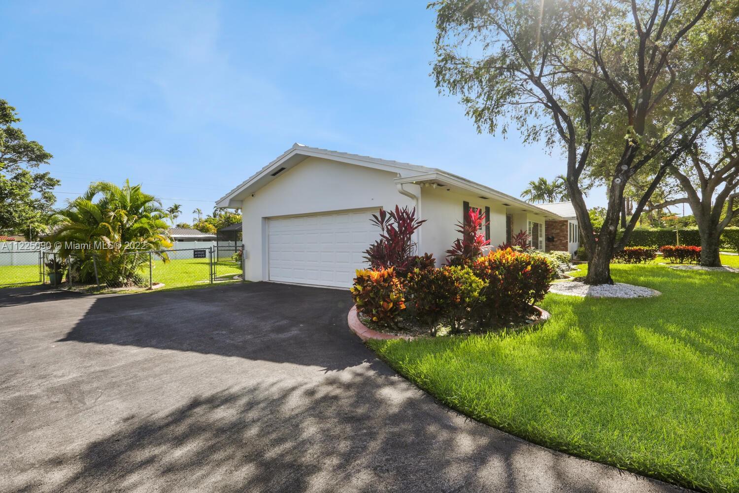8481 SW 144th St, Palmetto Bay FL 33158 photo 2