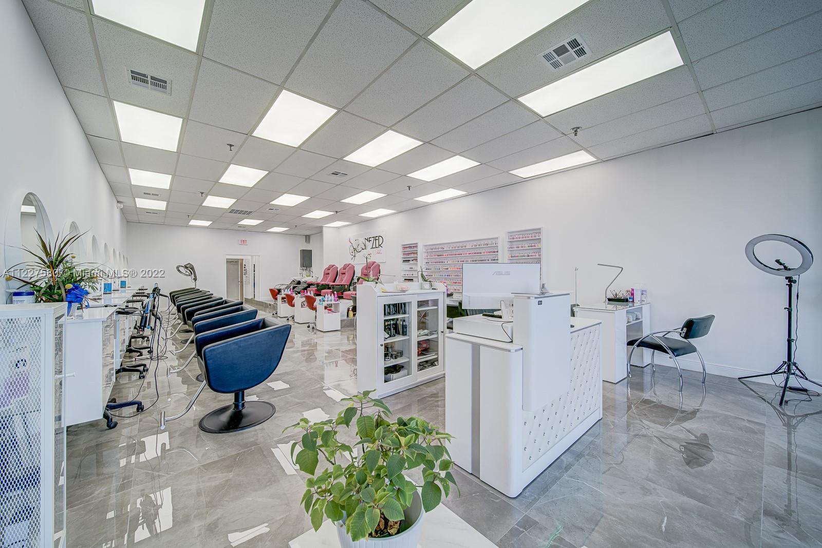 Full Service Beauty Salon On Bird Road In a Publix Shopping Center, Miami FL 33165 photo 3