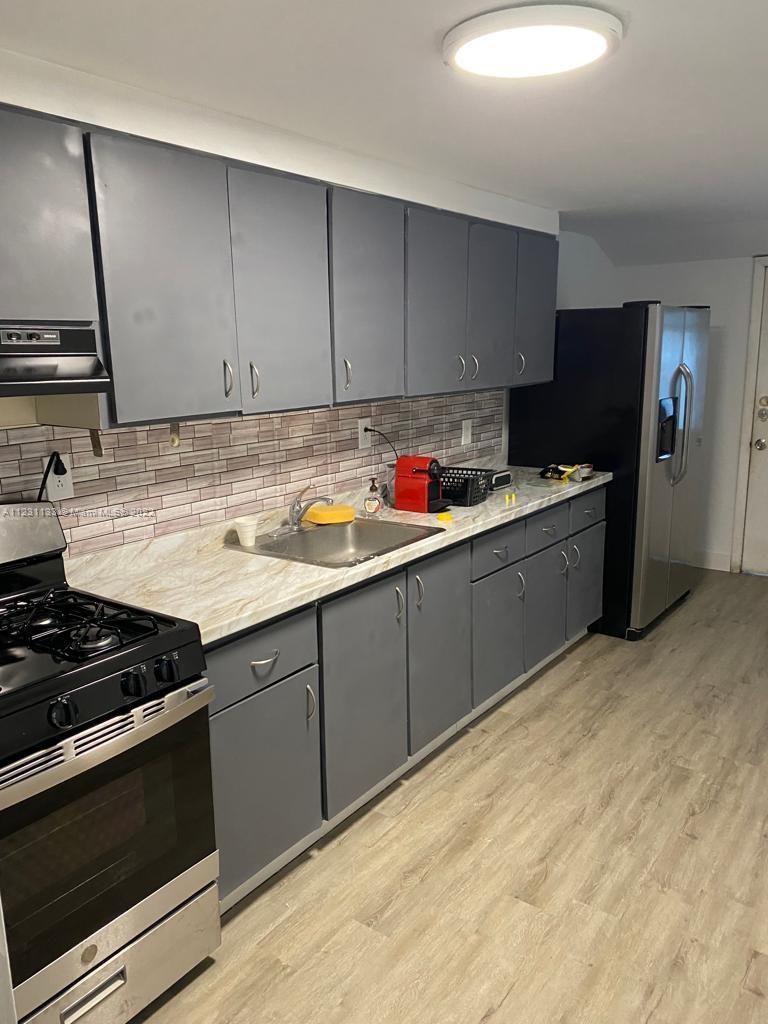 566 NW 1st St, Miami FL 33128 photo 2