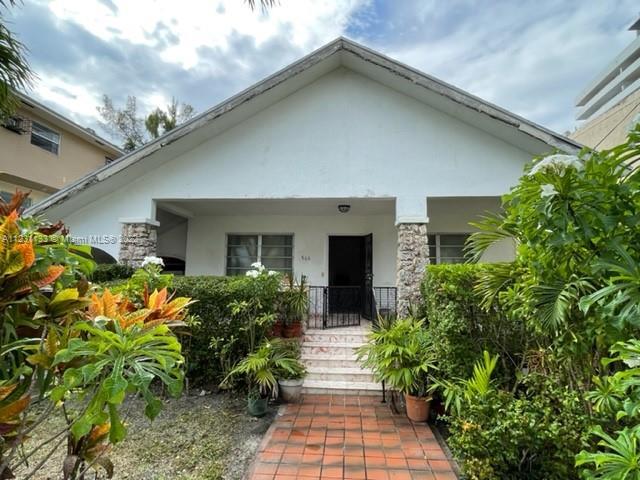 566 NW 1st St, Miami FL 33128