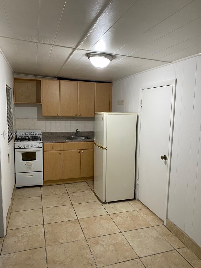 566 NW 1st St, Miami FL 33128 photo 4