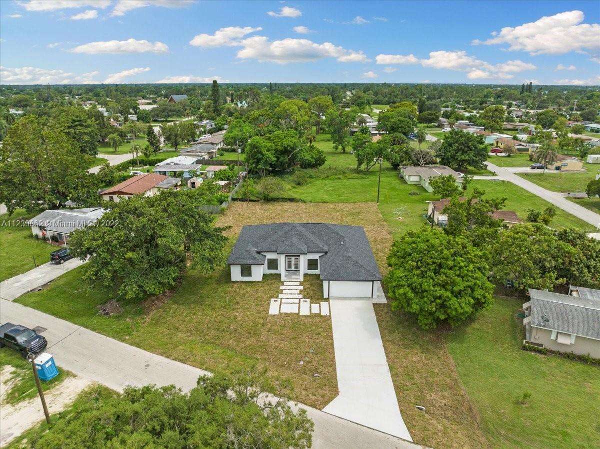 104 E Jersesy Rd, Lehigh Acres FL 33936 photo 4