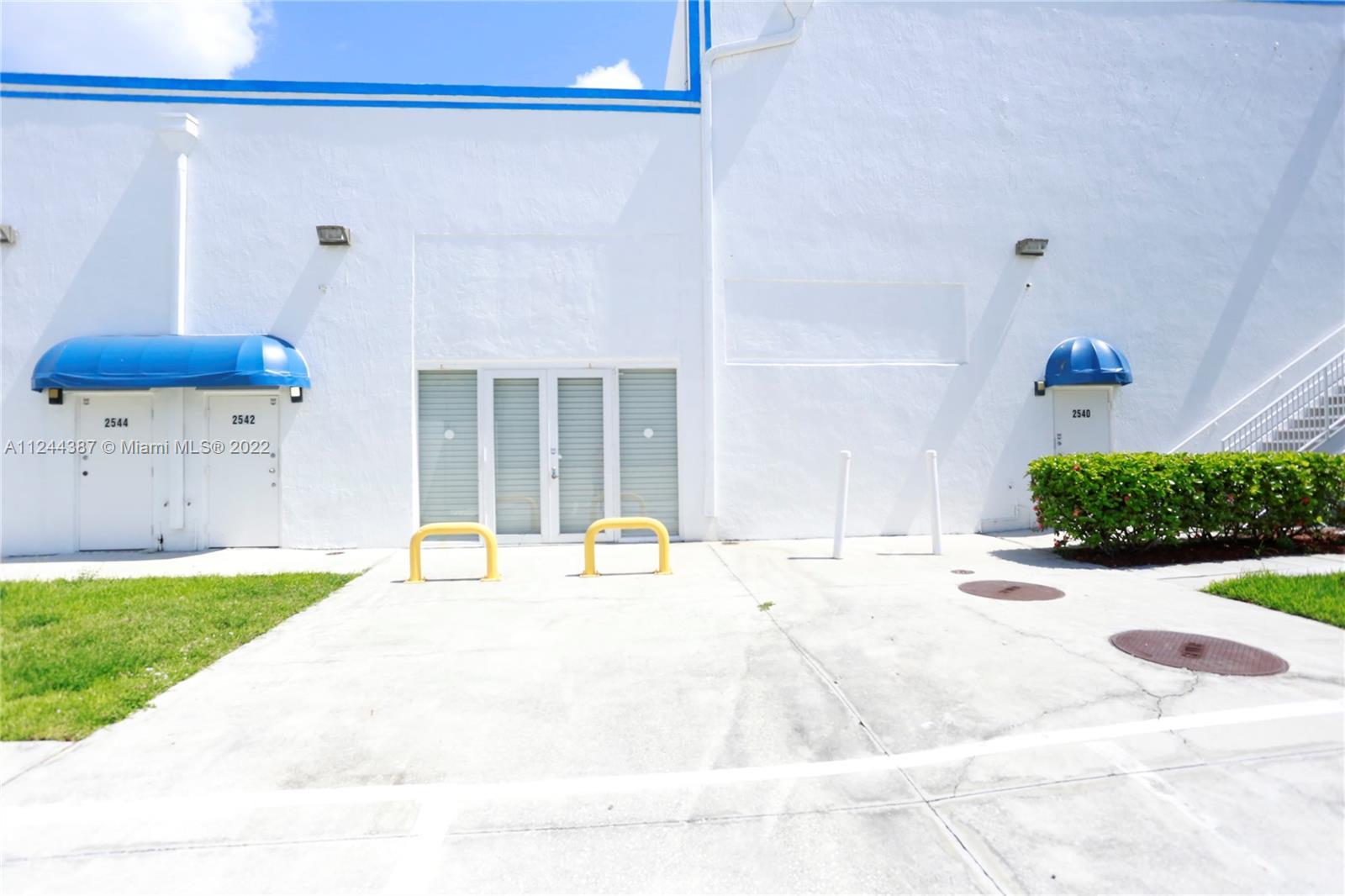 2540 SW 30th Ave, Pembroke Park FL 33009 photo 2