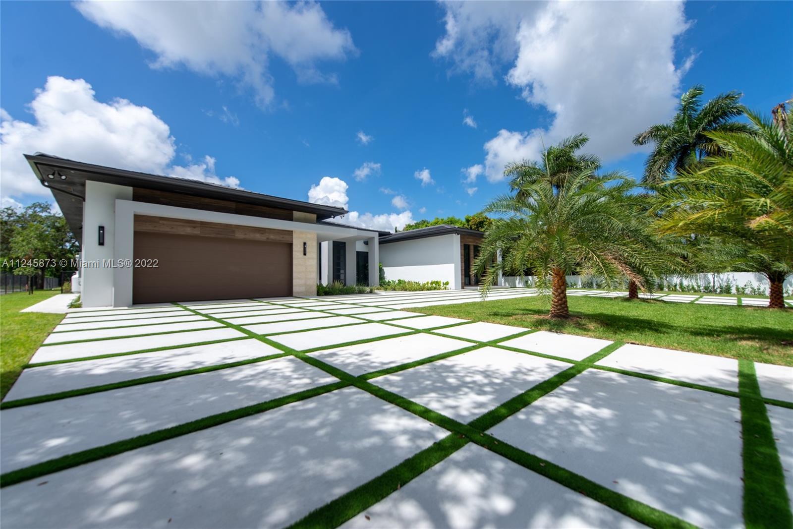 9520 SW 104th St, Miami FL 33176 photo 2