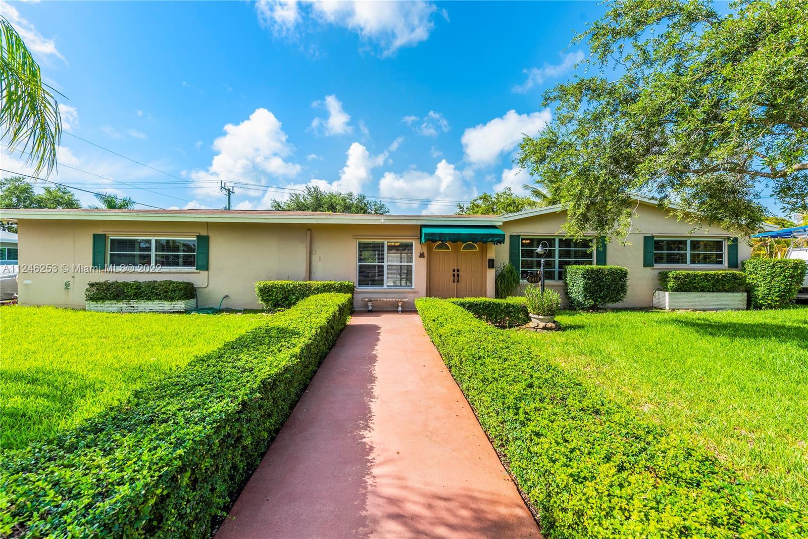 8401 SW 142nd St, Palmetto Bay FL 33158