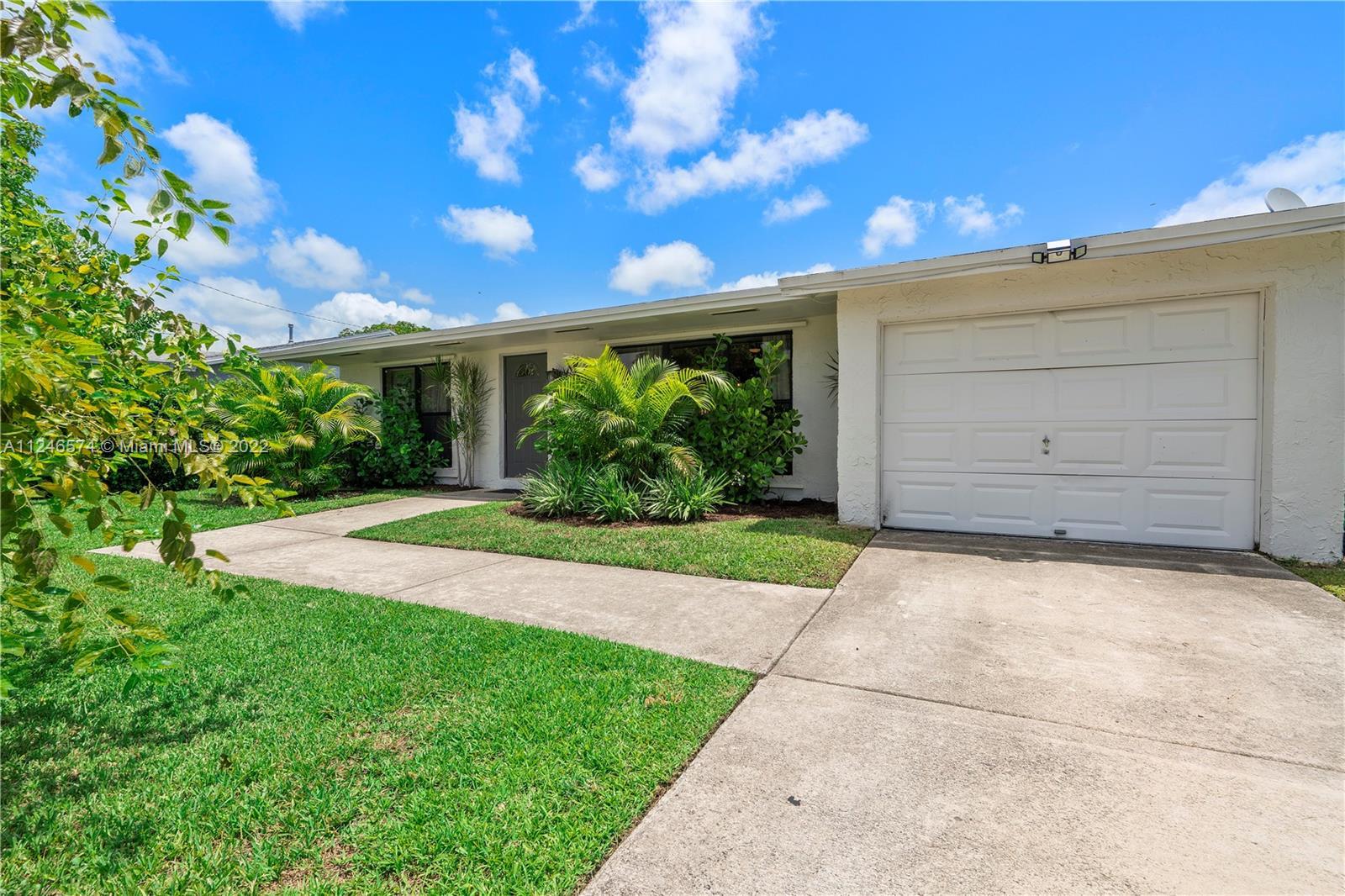 3570 NW 113th Ter, Sunrise FL 33323 photo 2