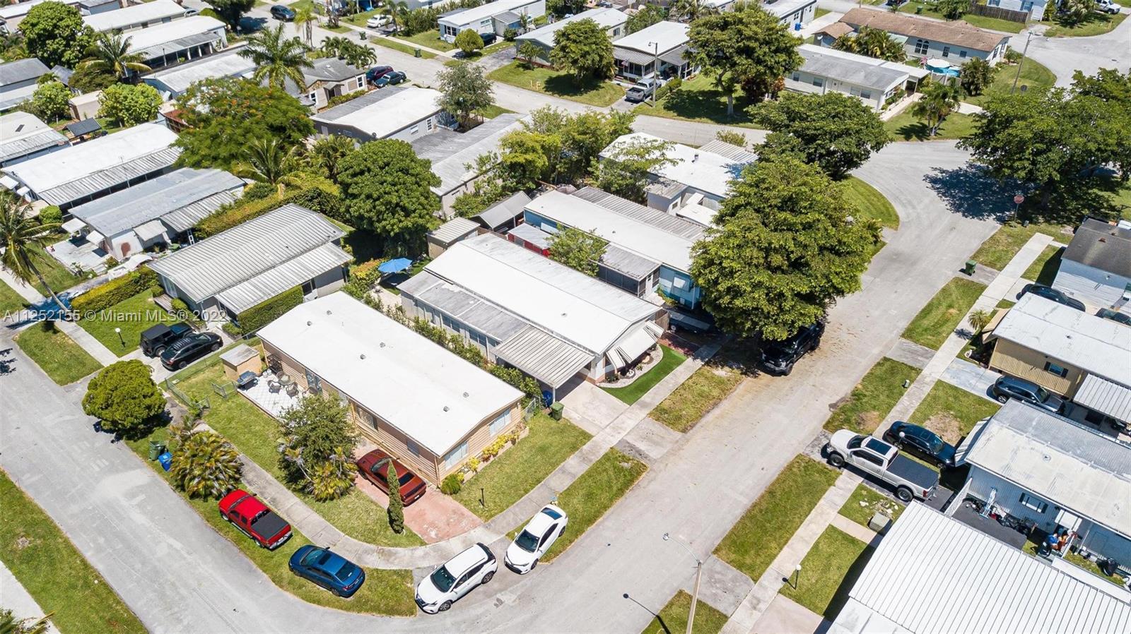 690 NW 217th Way, Pembroke Pines FL 33029 photo 3
