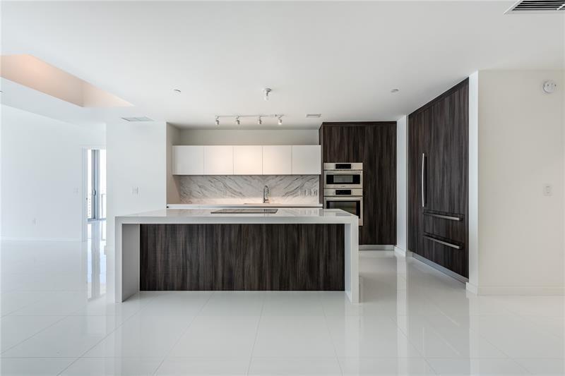851 NE 1st Avenue # 1912, Miami FL 33132 photo 2
