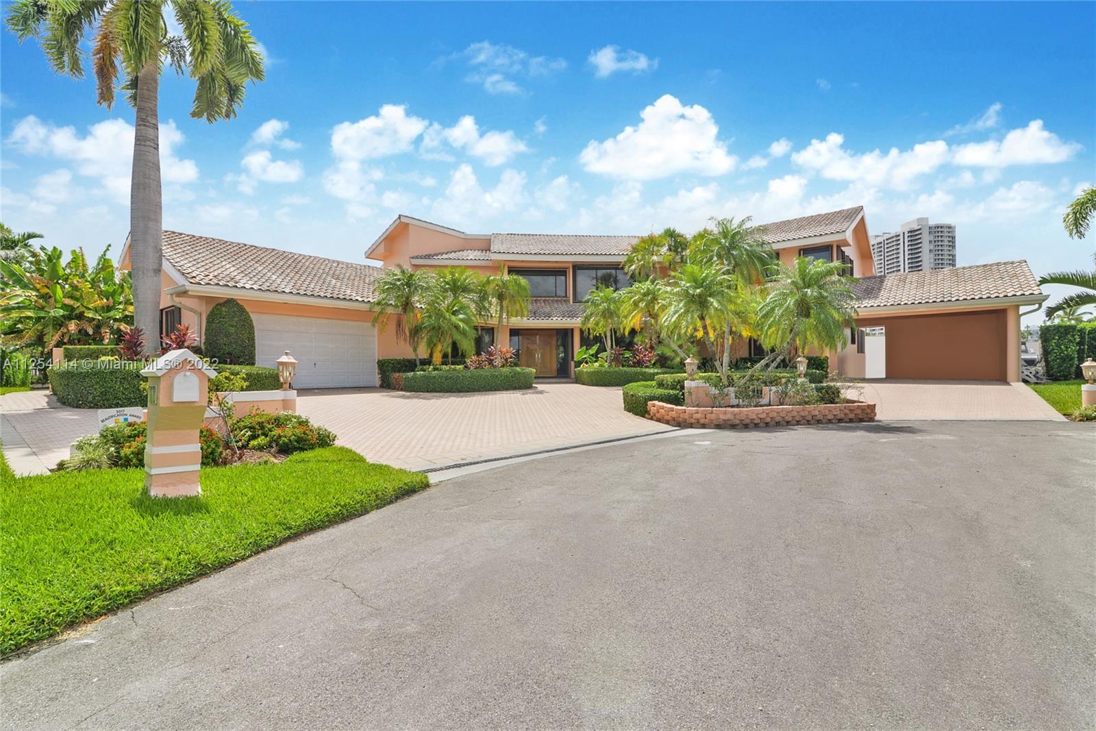 661 Oleander Dr, Hallandale Beach FL 33009 photo 2