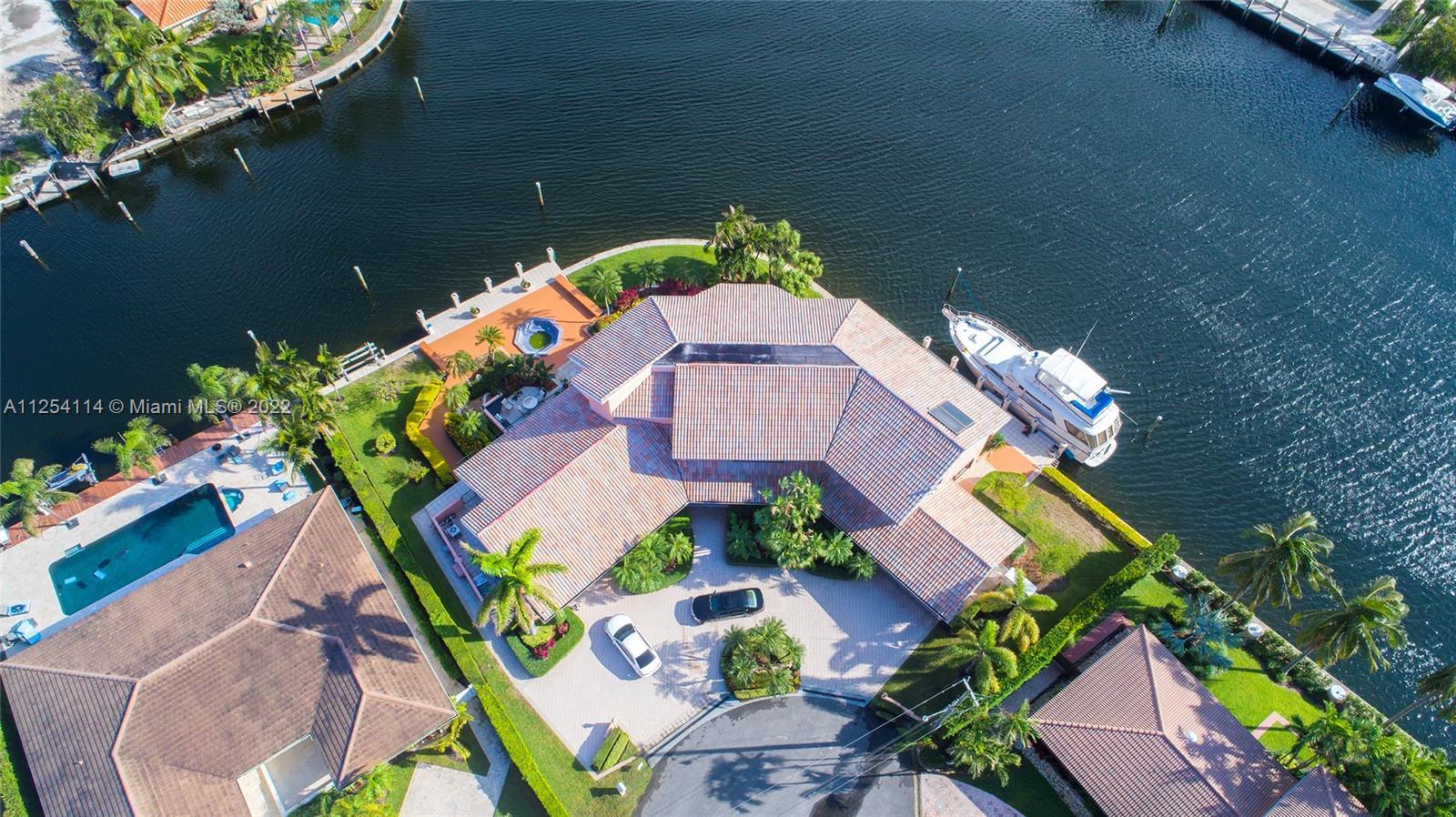 661 Oleander Dr, Hallandale Beach FL 33009