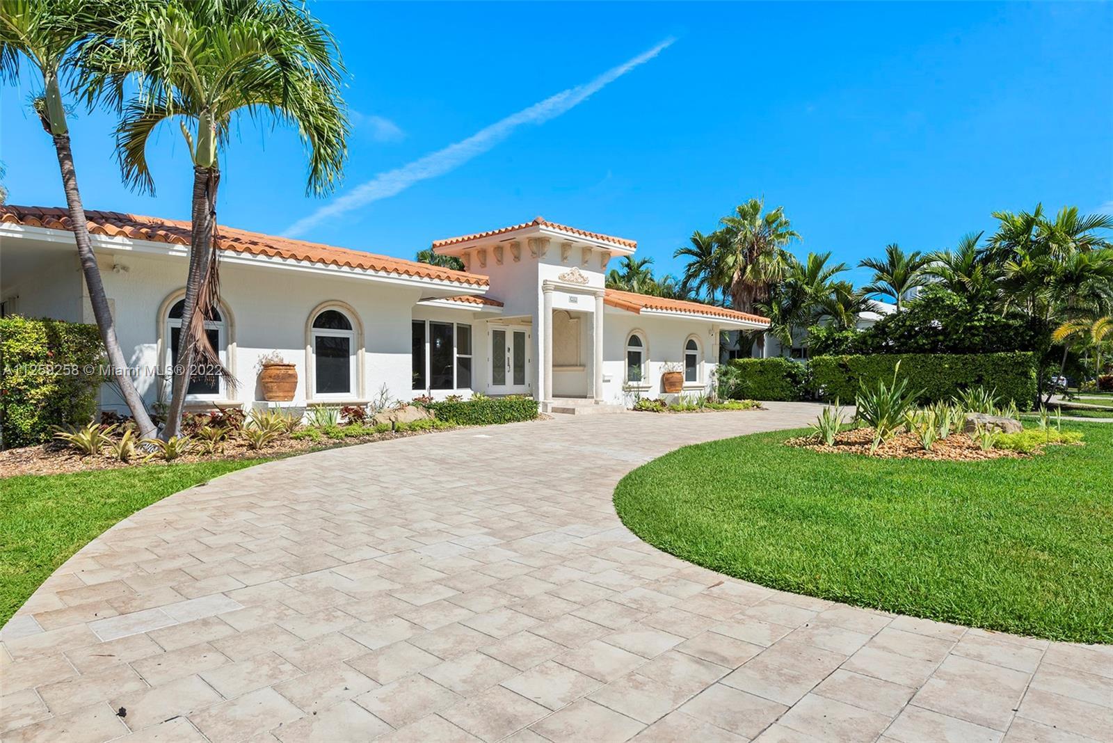 546 Palm Dr, Hallandale Beach FL 33009 photo 4
