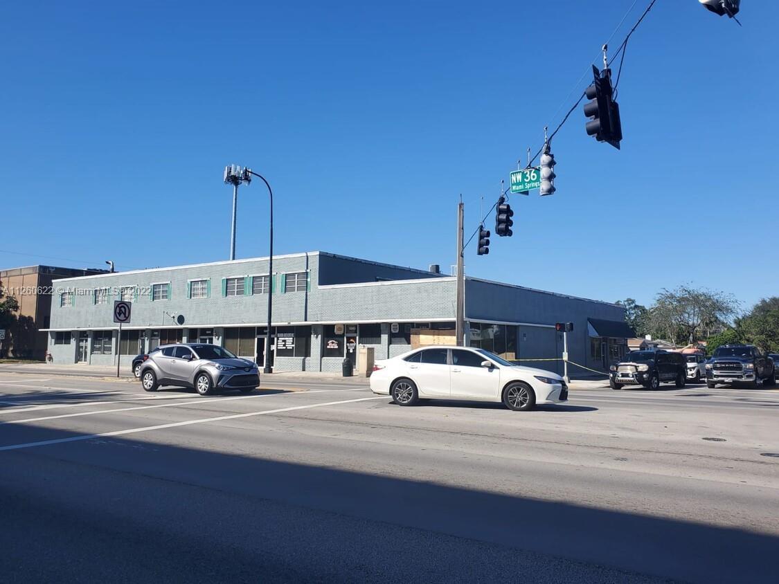 5245 NW 36th St, Miami Springs FL 33166