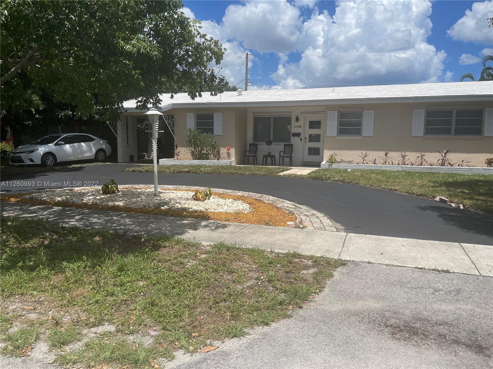 2790 NE 2nd Ave, Pompano Beach FL 33064 photo 2